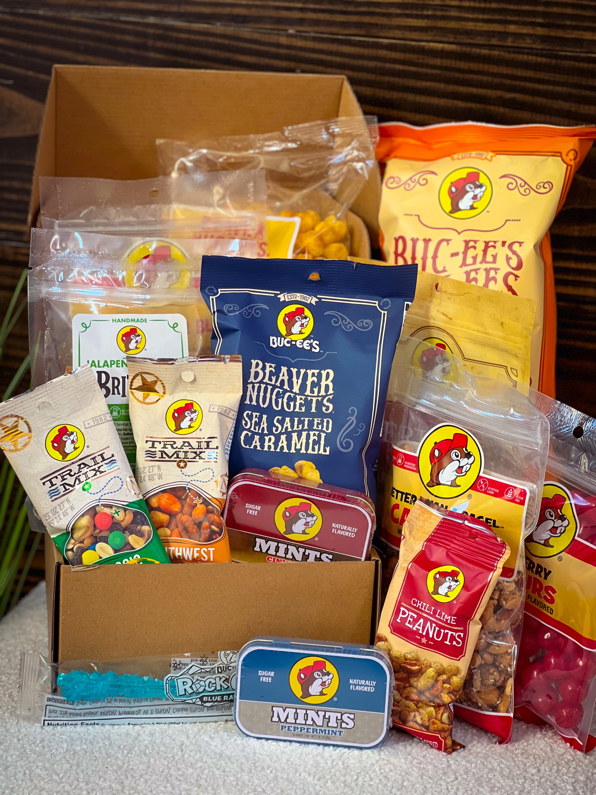 Buc-ee's Gift Box, Buc-ee's Snack Box, Buc-ee's Gift Box, Buc-ee's Gift Bundle, Beaver Nuggets