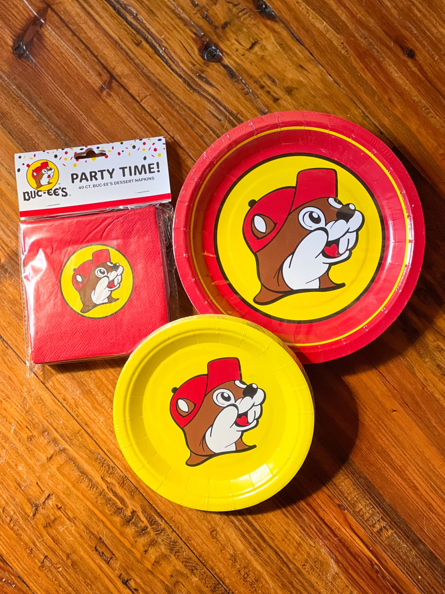 Buc-ee's Plates